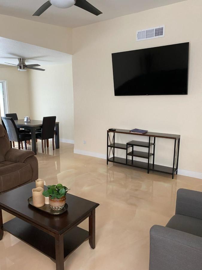 Newly Remodeled Family Friendly 3B/2B House Henderson Exterior foto